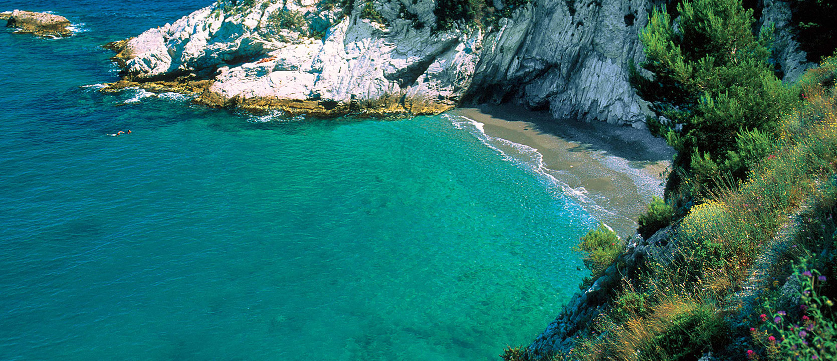 Relaxing at the seaside in Noli, Bergeggi, Finale Ligure, Spotorno